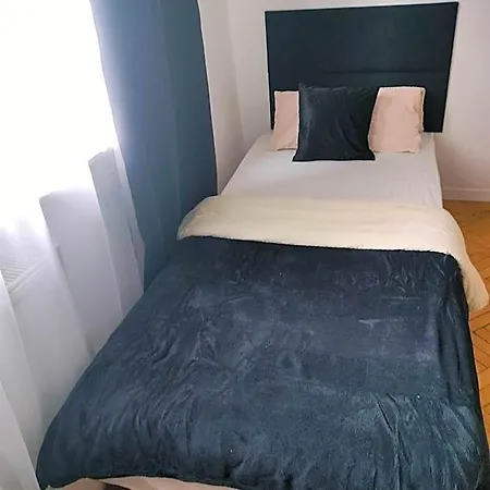 11 Hostel